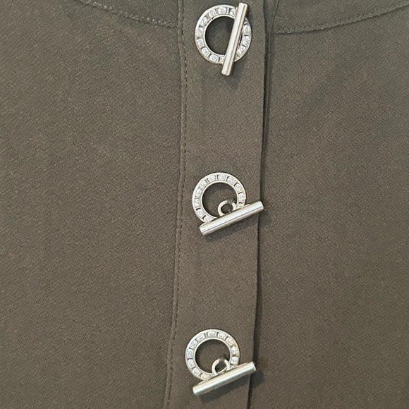 NWT 89th & Madison Olive Knit Short SleeveTop. - Picture 3 of 6